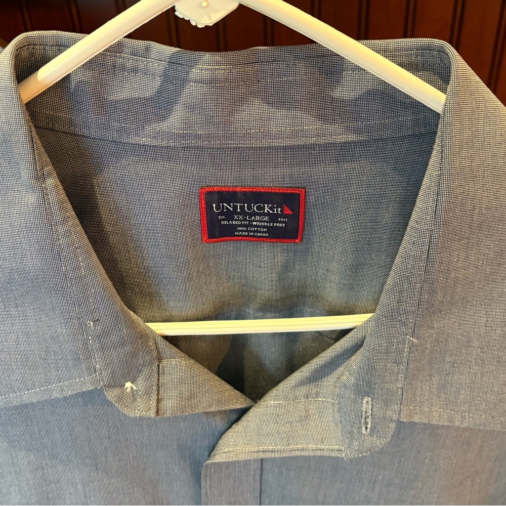 UNTUCKit Men's button front shirt. Sharp grey with red logo & trim. 2XL - Picture 6 of 7